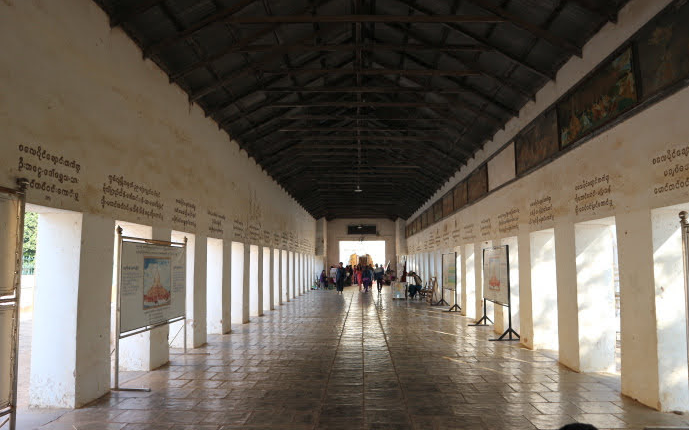 The hallway of the temple.