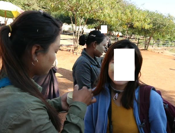 Tyring the Tanaka Make up at  Ananda Phaya temple.