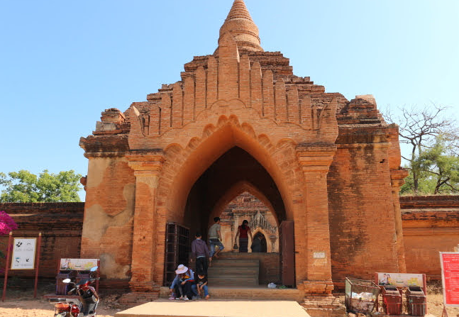 Outside the Sulamani Temple.