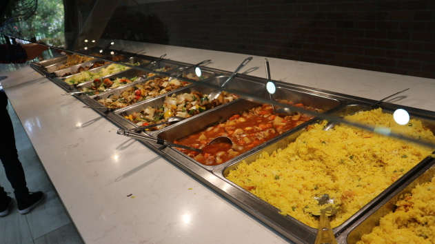 The buffet foods of Safari World.