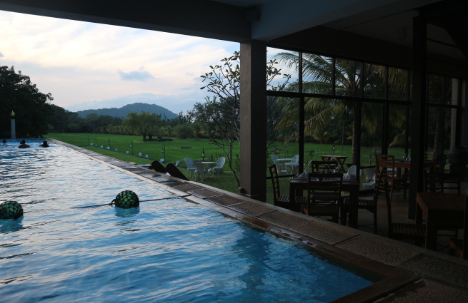 A pool of Sigiriana hotel.