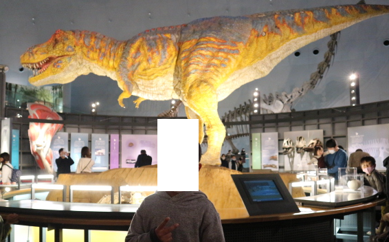 The animated dinosaur at the center of the museum.