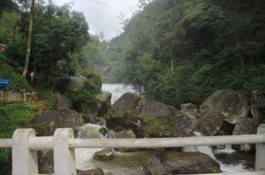 The falls on the way to Eliya.