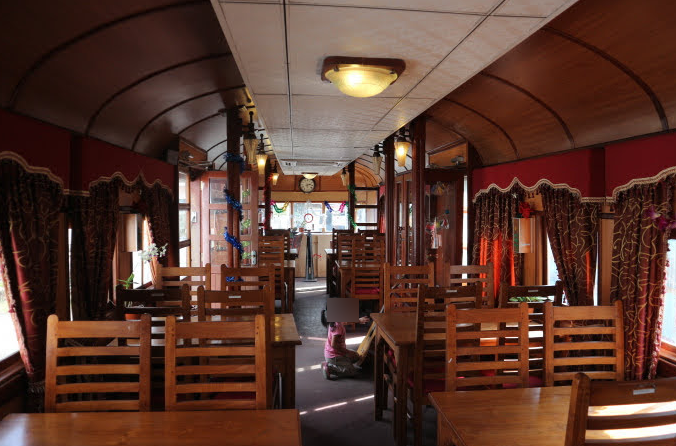 The capsule of an old train became a restaurant.