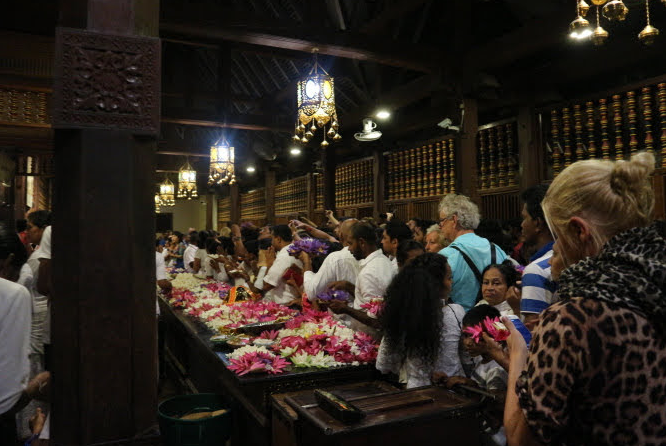 The followers of tooth relic templa, Buddha.